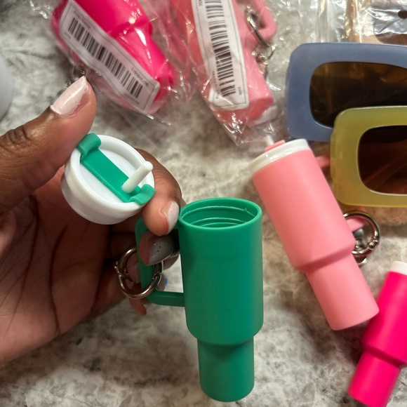 Green Cup Keychain - Picture 3 of 4